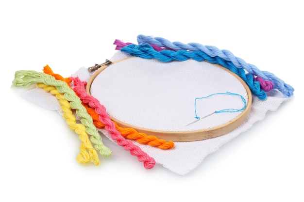 Ręcznie haftowany wzór na płótnie